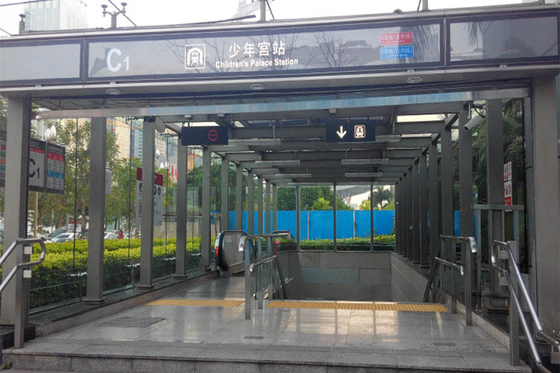 चीन आधुनिक डिजाइन कस्टम स्टेनलेस स्टील उत्पाद रेलवे प्रवेश / निकास स्टेशन आपूर्तिकर्ता